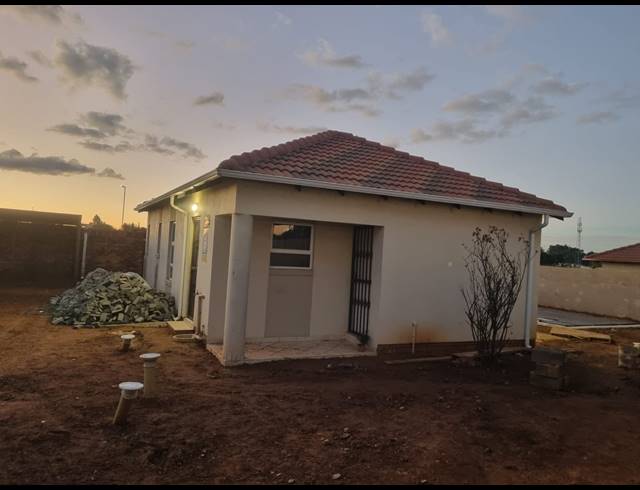 3 bed property to rent in CRYSTAL PARK